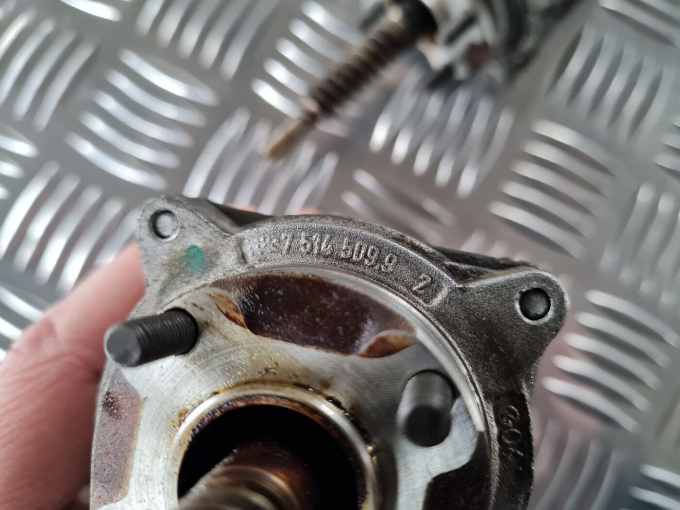 Sadales vārpstas regulētājs priekš BMW 6 E63 645 2004 3 Sadales vārpstas regulētājs priekš BMW 6 E63 645 2004