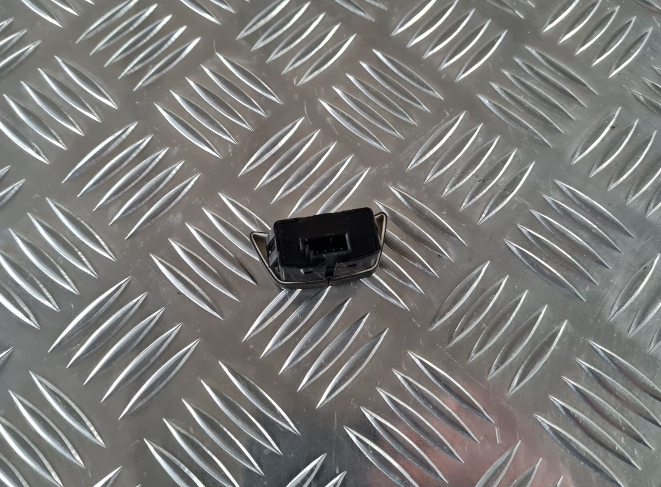 Salona poga priekš BMW 6 E63 645 2004 3 Salona poga priekš BMW 6 E63 645 2004