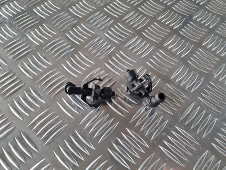 Lukturu mazgātāja sprausla priekš BMW 6 E63 645 2004