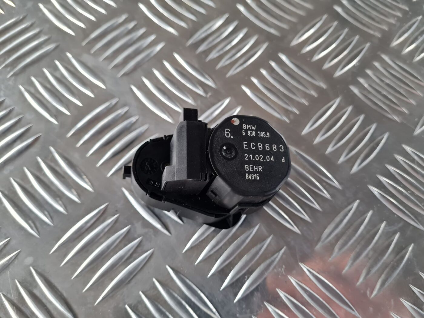 Apsildes sistēmas aktuators priekš BMW 6 E63 645 2004 2 Apsildes sistēmas aktuators priekš BMW 6 E63 645 2004