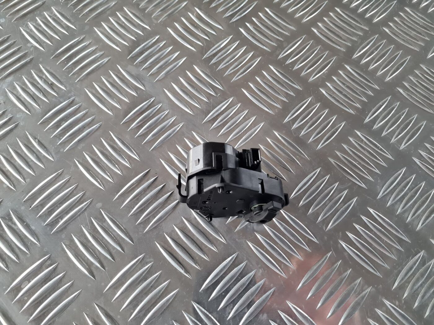 Apsildes sistēmas aktuators priekš BMW 6 E63 645 2004 3 Apsildes sistēmas aktuators priekš BMW 6 E63 645 2004