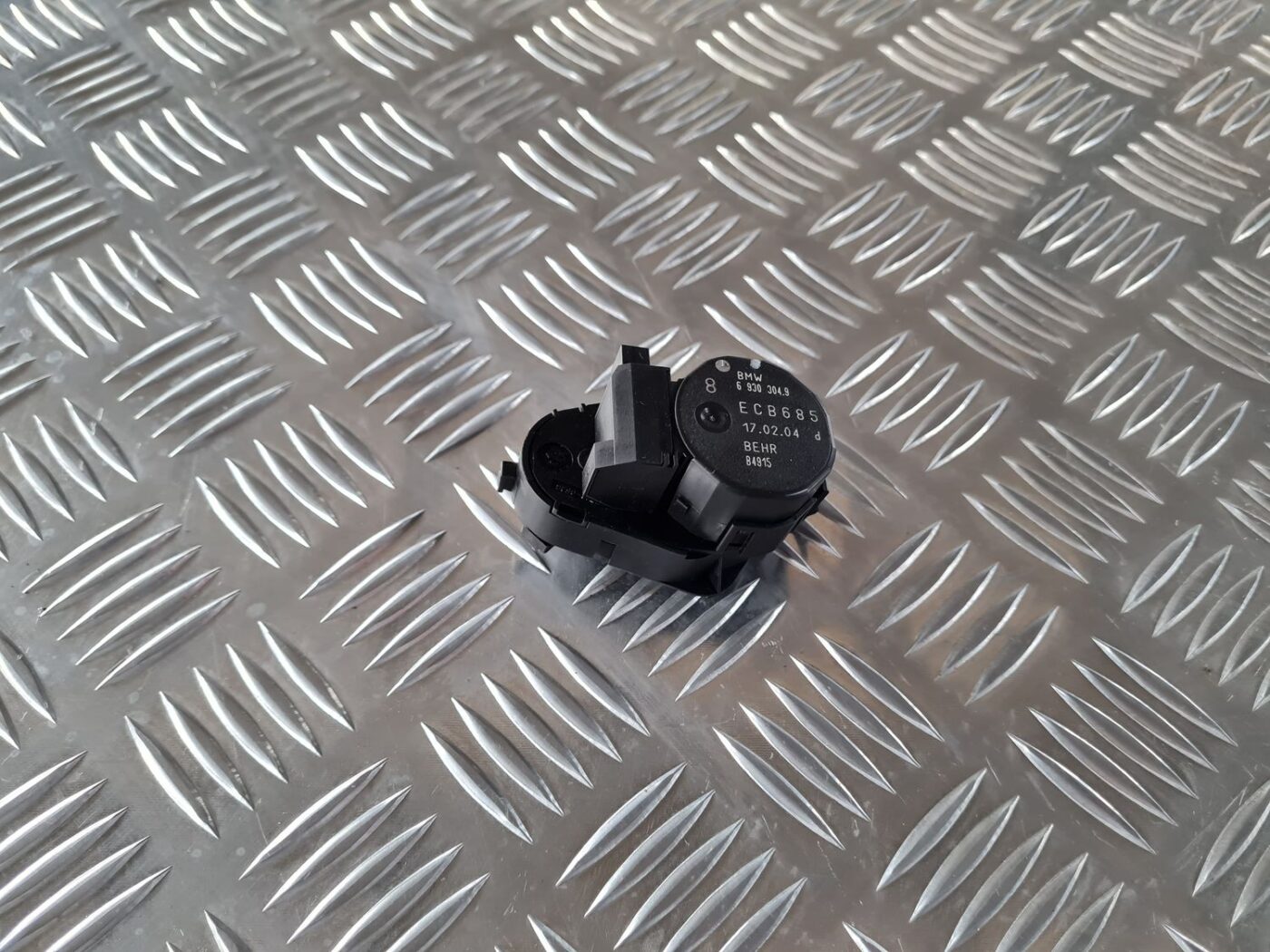 Apsildes sistēmas aktuators priekš BMW 6 E63 645 2004 1 Apsildes sistēmas aktuators priekš BMW 6 E63 645 2004