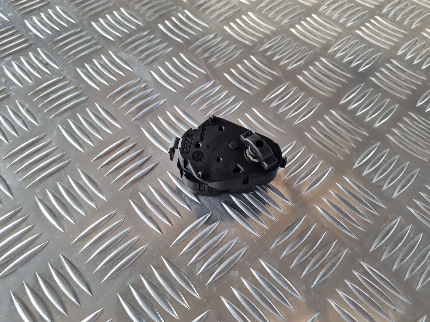 Apsildes sistēmas aktuators priekš BMW 6 E63 645 2004 4 Apsildes sistēmas aktuators priekš BMW 6 E63 645 2004