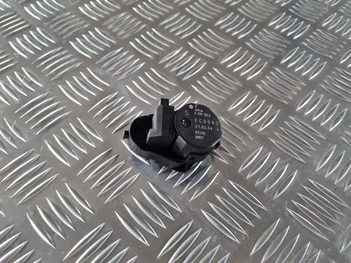 Apsildes sistēmas aktuators priekš BMW 6 E63 645 2004 1 Apsildes sistēmas aktuators priekš BMW 6 E63 645 2004