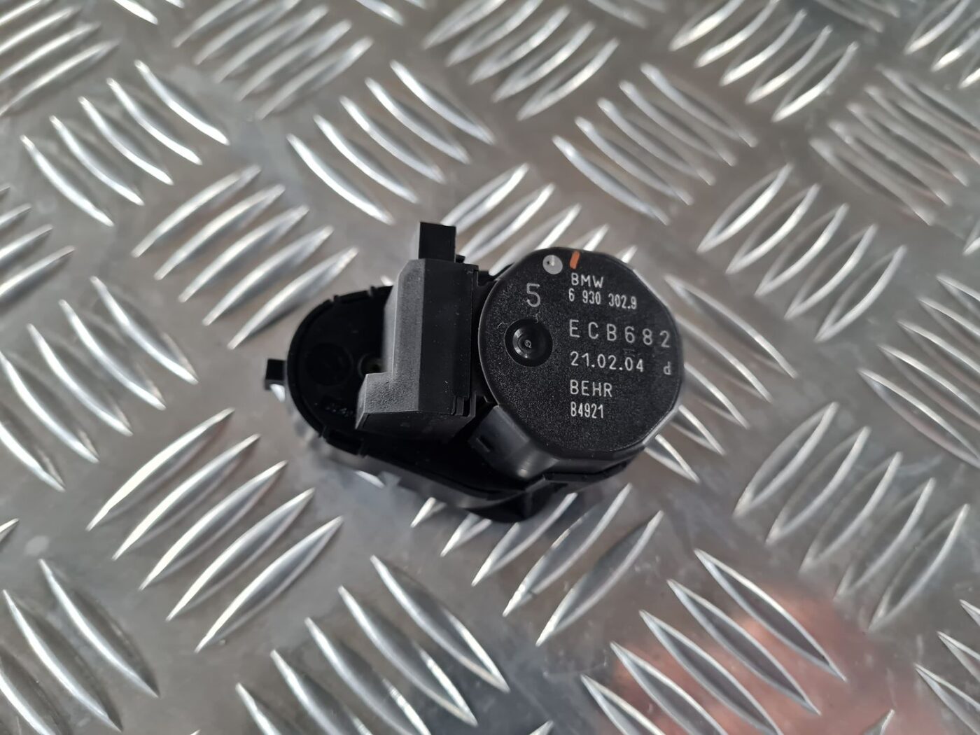 Apsildes sistēmas aktuators priekš BMW 6 E63 645 2004 2 Apsildes sistēmas aktuators priekš BMW 6 E63 645 2004