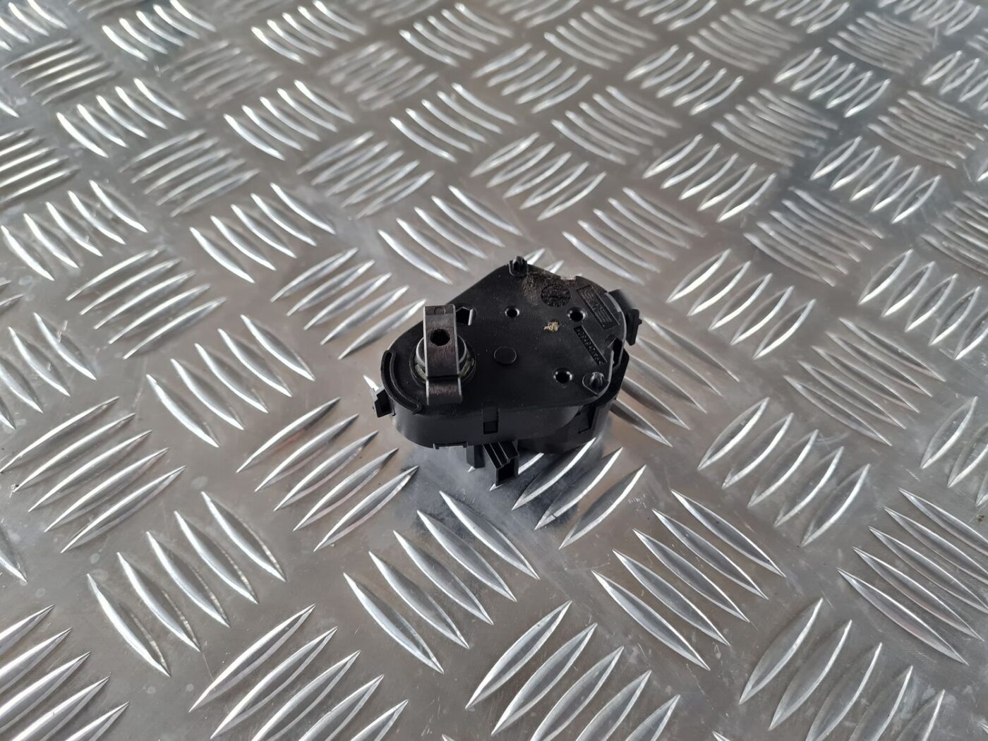 Apsildes sistēmas aktuators priekš BMW 6 E63 645 2004 3 Apsildes sistēmas aktuators priekš BMW 6 E63 645 2004