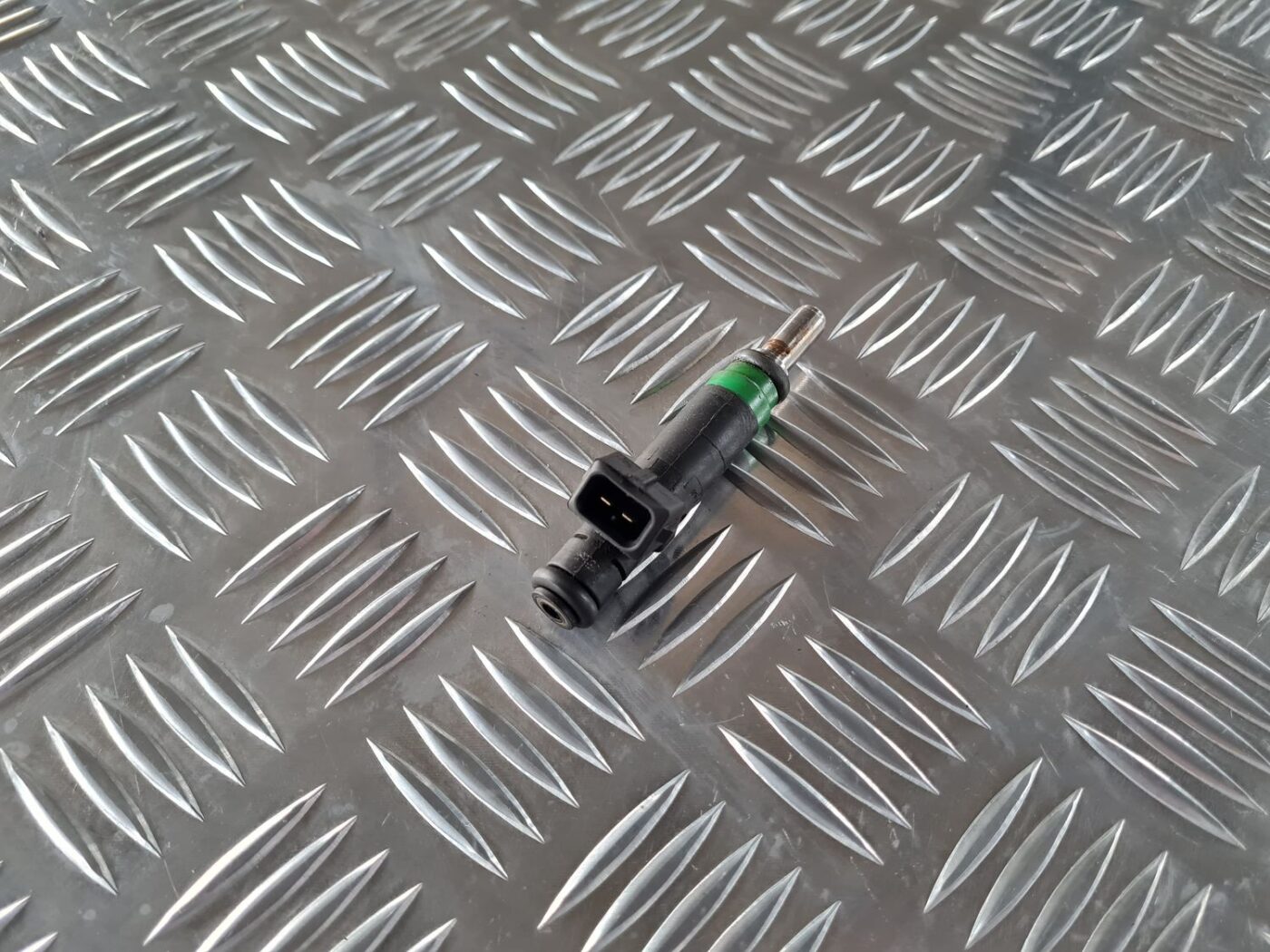 Degvielas smidzinātājs priekš BMW 6 E63 645 2004 3 Degvielas smidzinātājs priekš BMW 6 E63 645 2004