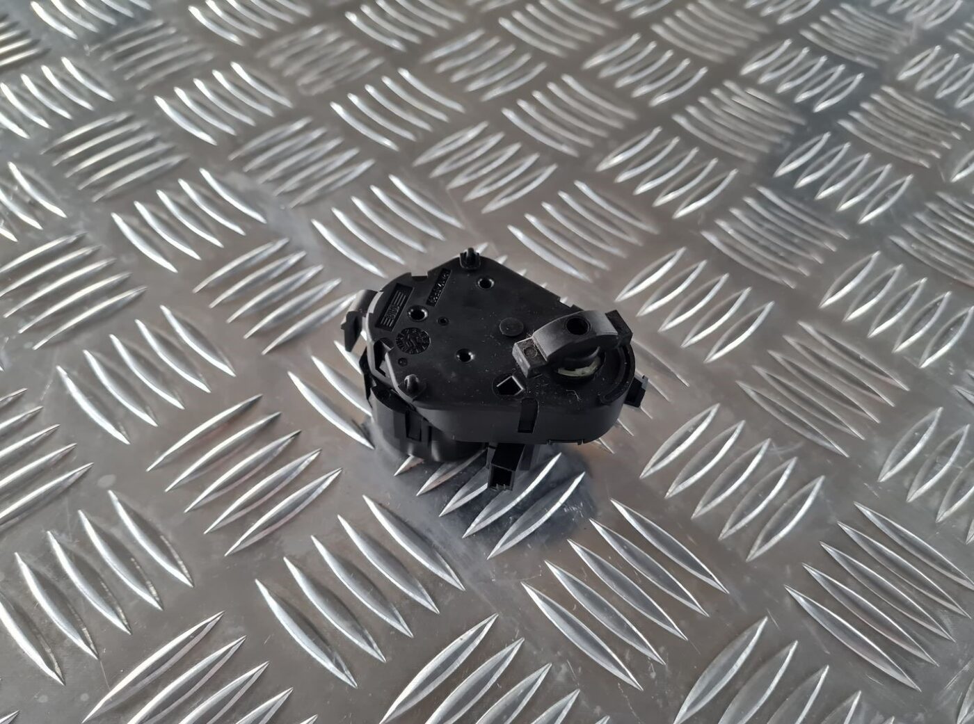 Apsildes sistēmas aktuators priekš BMW 6 E63 645 2004 3 Apsildes sistēmas aktuators priekš BMW 6 E63 645 2004