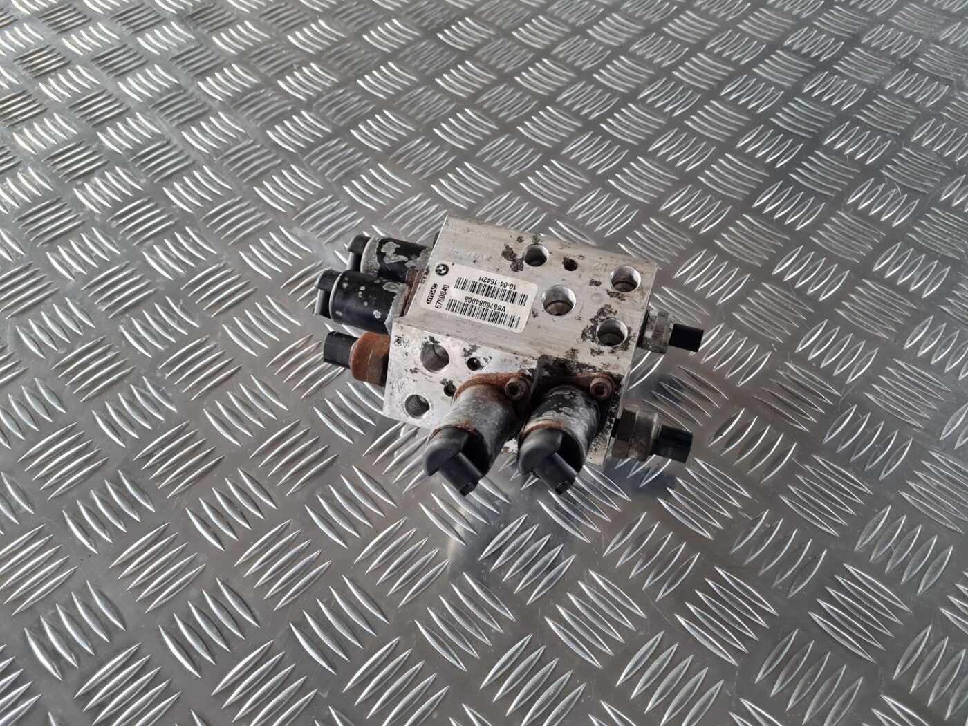 Piekares hidrauliskais bloks Dynamic Drive priekš BMW 6 E63 645 2004 5 Piekares hidrauliskais bloks Dynamic Drive priekš BMW 6 E63 645 2004