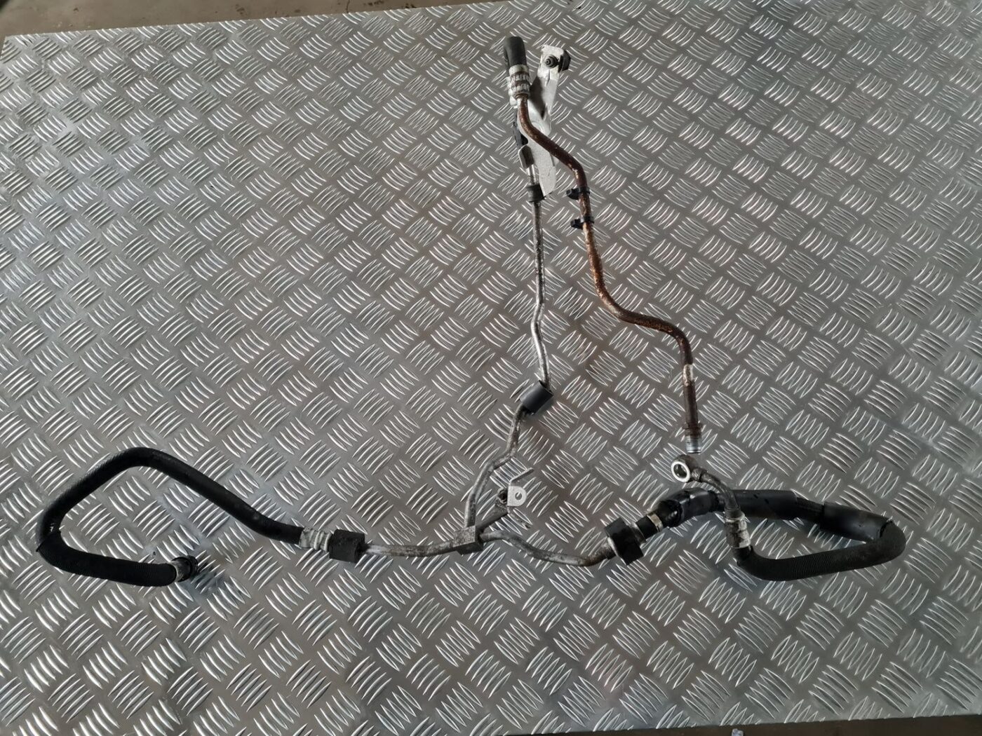 Hidrauliska pastiprinātāja caurule priekš BMW 6 E63 645 2004 1 Hidrauliska pastiprinātāja caurule priekš BMW 6 E63 645 2004