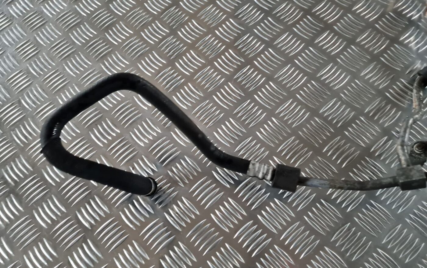 Hidrauliska pastiprinātāja caurule priekš BMW 6 E63 645 2004 2 Hidrauliska pastiprinātāja caurule priekš BMW 6 E63 645 2004