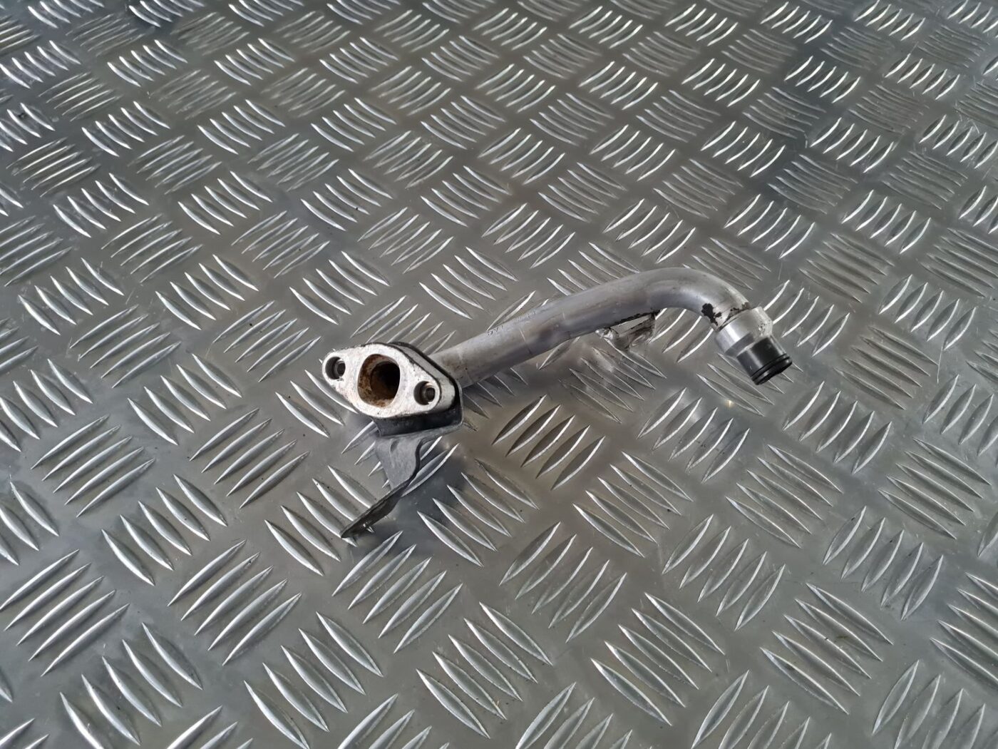 EGR caurule priekš BMW 6 E63 645 2004 1 EGR caurule priekš BMW 6 E63 645 2004