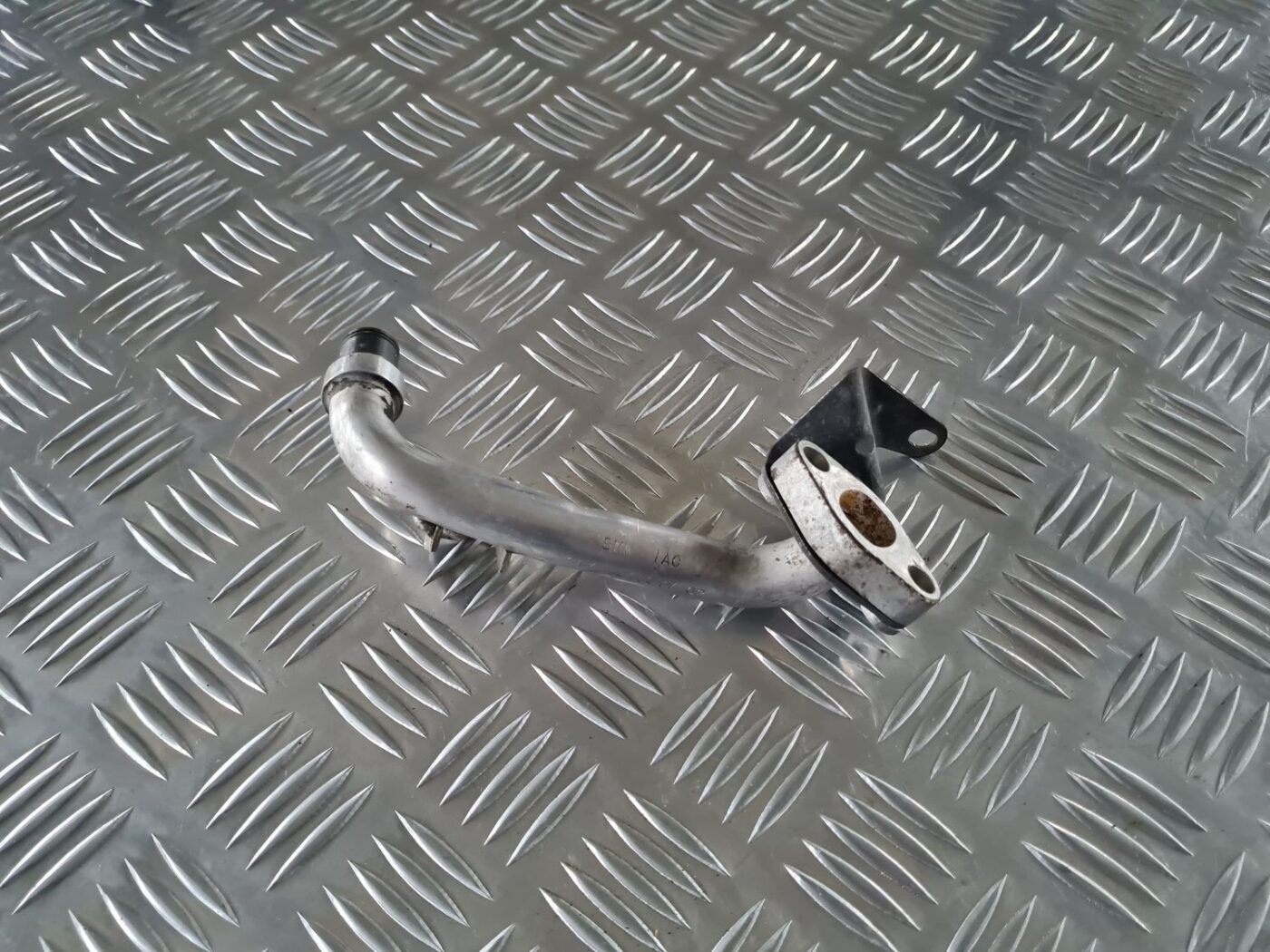 EGR caurule priekš BMW 6 E63 645 2004 2 EGR caurule priekš BMW 6 E63 645 2004