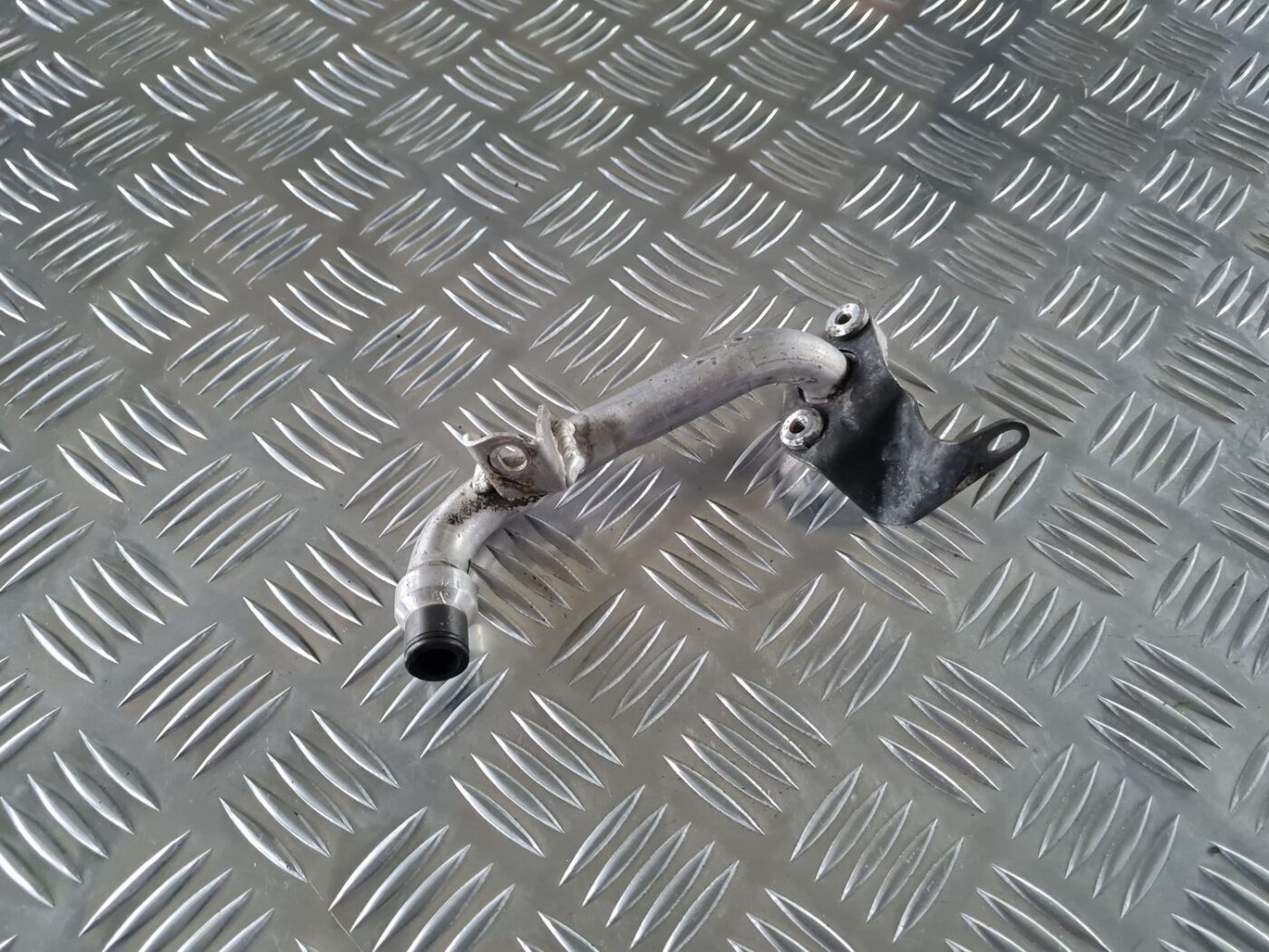 EGR caurule priekš BMW 6 E63 645 2004 3 EGR caurule priekš BMW 6 E63 645 2004