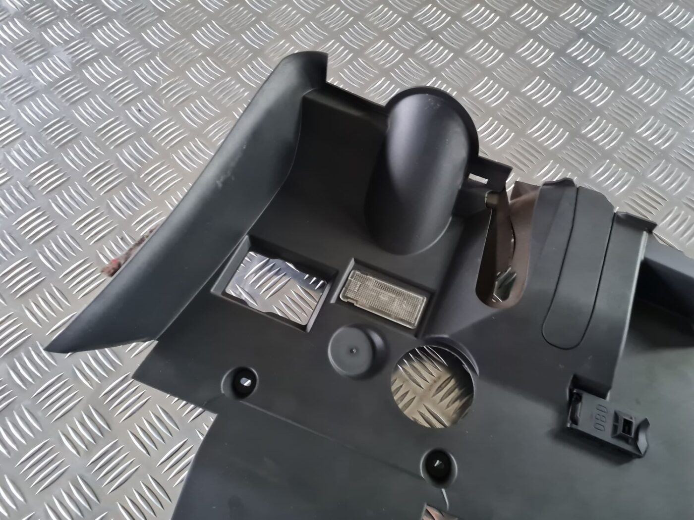 Mērinstrumentu paneļa apakšēja apdare priekš BMW 6 E63 645 2004 2 Mērinstrumentu paneļa apakšēja apdare priekš BMW 6 E63 645 2004