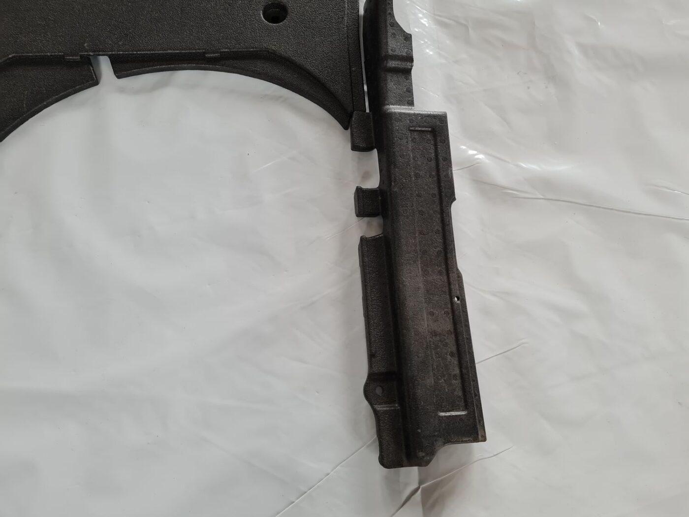 Bagāžnieka nodalījuma putuplasts priekš BMW 6 E63 645 2004 7 Bagāžnieka nodalījuma putuplasts priekš BMW 6 E63 645 2004