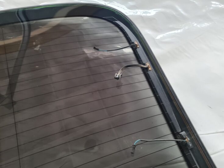 Aizmugures stikls priekš BMW 6 E63 645 2004