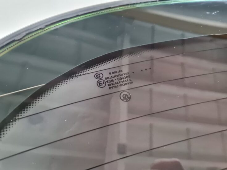 Aizmugures stikls priekš BMW 6 E63 645 2004