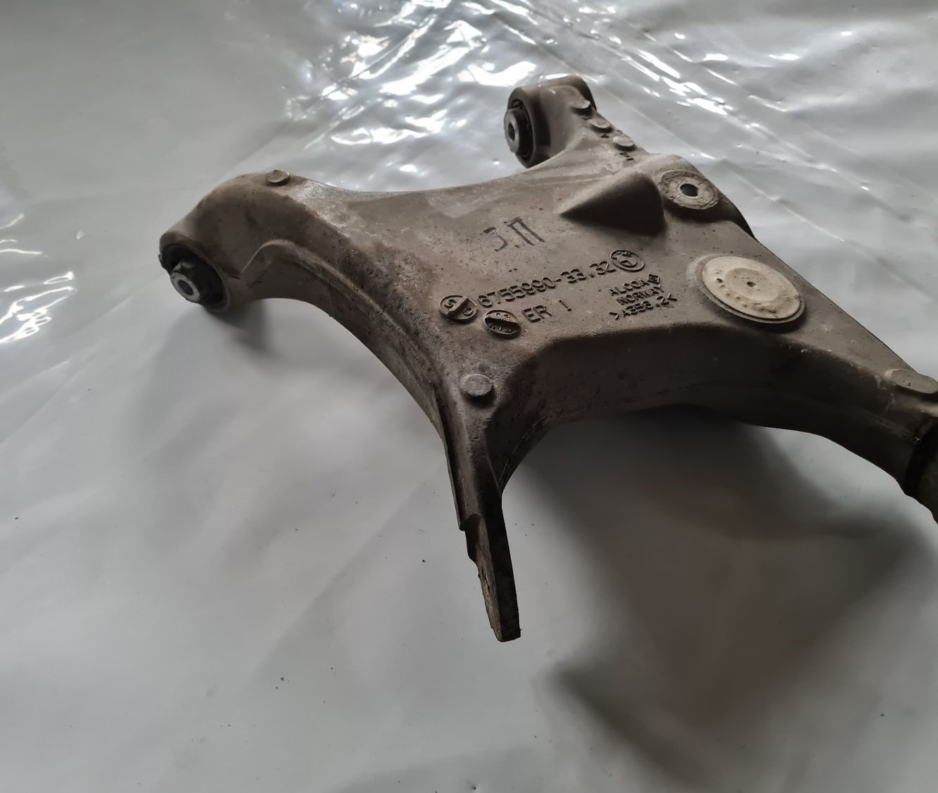 Aizmugures piekares svira priekš BMW 6 E63 645 2004 2 Aizmugures piekares svira priekš BMW 6 E63 645 2004