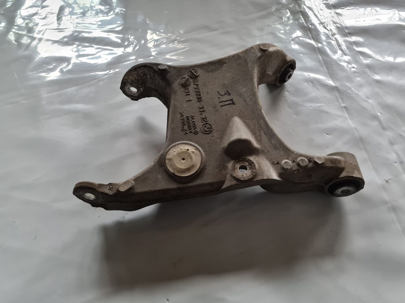 Aizmugures piekares svira priekš BMW 6 E63 645 2004 7 Aizmugures piekares svira priekš BMW 6 E63 645 2004