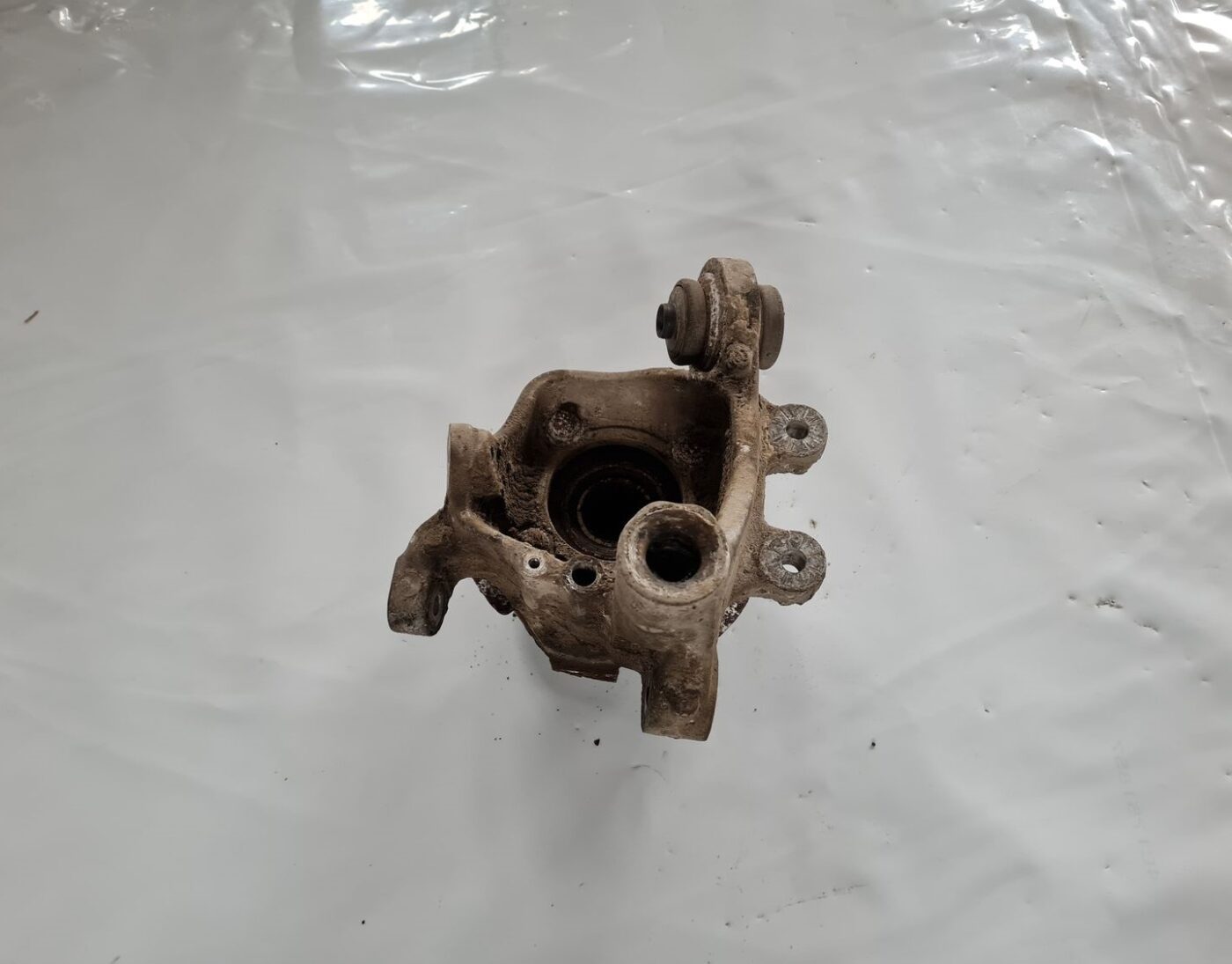 Stūres šarnīrs aizmugurē pa kreisi priekš BMW 6 E63 645 2004 5 Stūres šarnīrs aizmugurē pa kreisi priekš BMW 6 E63 645 2004