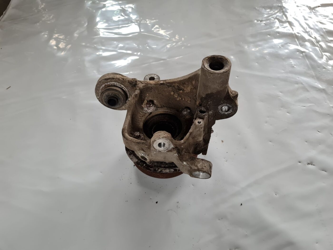 Stūres šarnīrs aizmugurē pa kreisi priekš BMW 6 E63 645 2004 4 Stūres šarnīrs aizmugurē pa kreisi priekš BMW 6 E63 645 2004