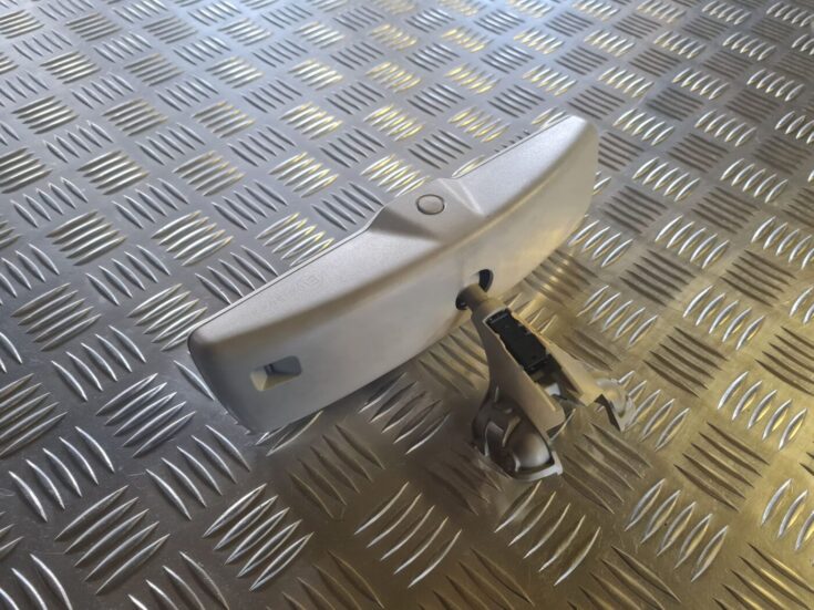 Salona atpakaļskata spogulis priekš VW GOLF 5 2004