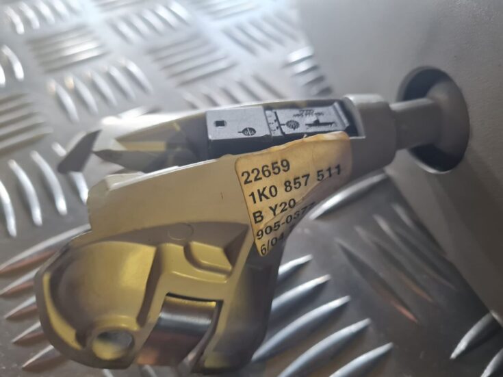 Salona atpakaļskata spogulis priekš VW GOLF 5 2004
