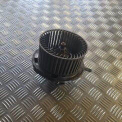 Salona ventilators priekš VW GOLF 5 2004