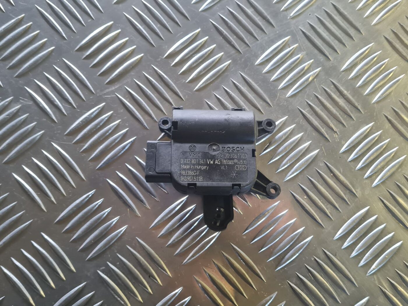 Apsildes sistēmas aktuators priekš VW GOLF 5 2004 1 Apsildes sistēmas aktuators priekš VW GOLF 5 2004