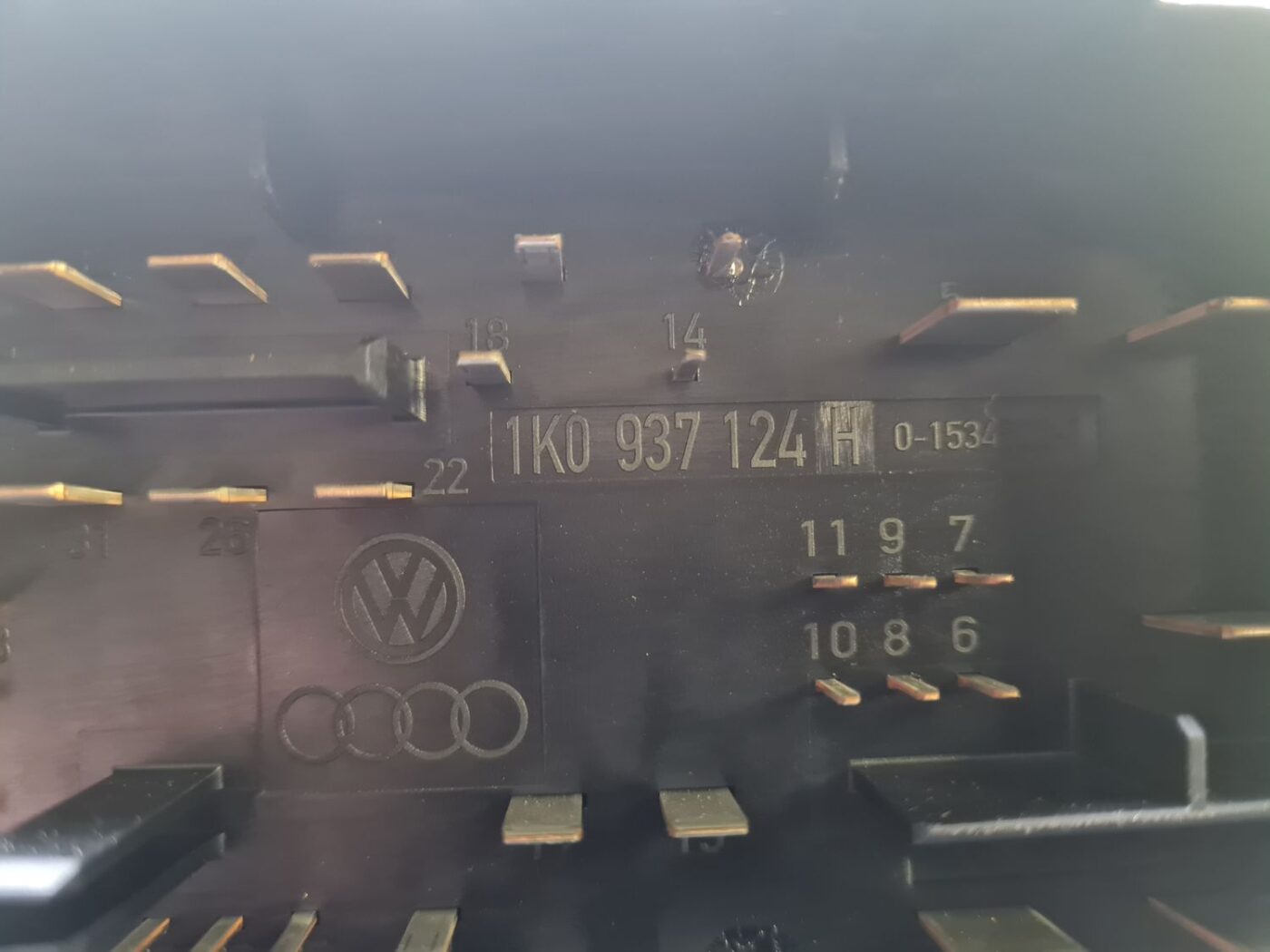 Drošinātāju bloks priekš VW GOLF 5 2004 7 Drošinātāju bloks priekš VW GOLF 5 2004