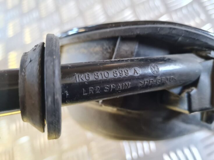 Degvielas tvertnes vāks priekš VW GOLF 5 2004