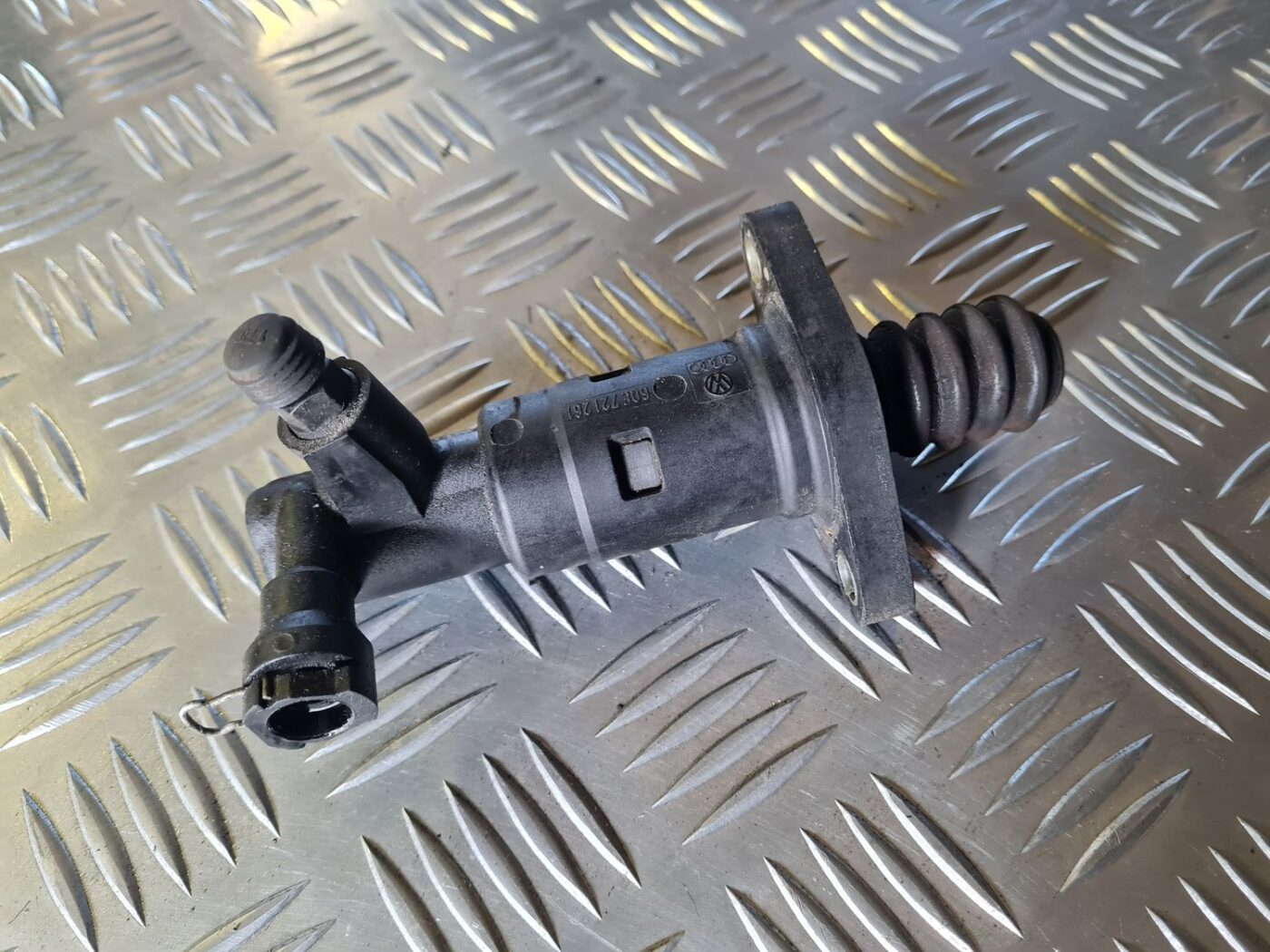 Sajūga palīgcilindrs priekš VW GOLF 5 2004 2 Sajūga palīgcilindrs priekš VW GOLF 5 2004