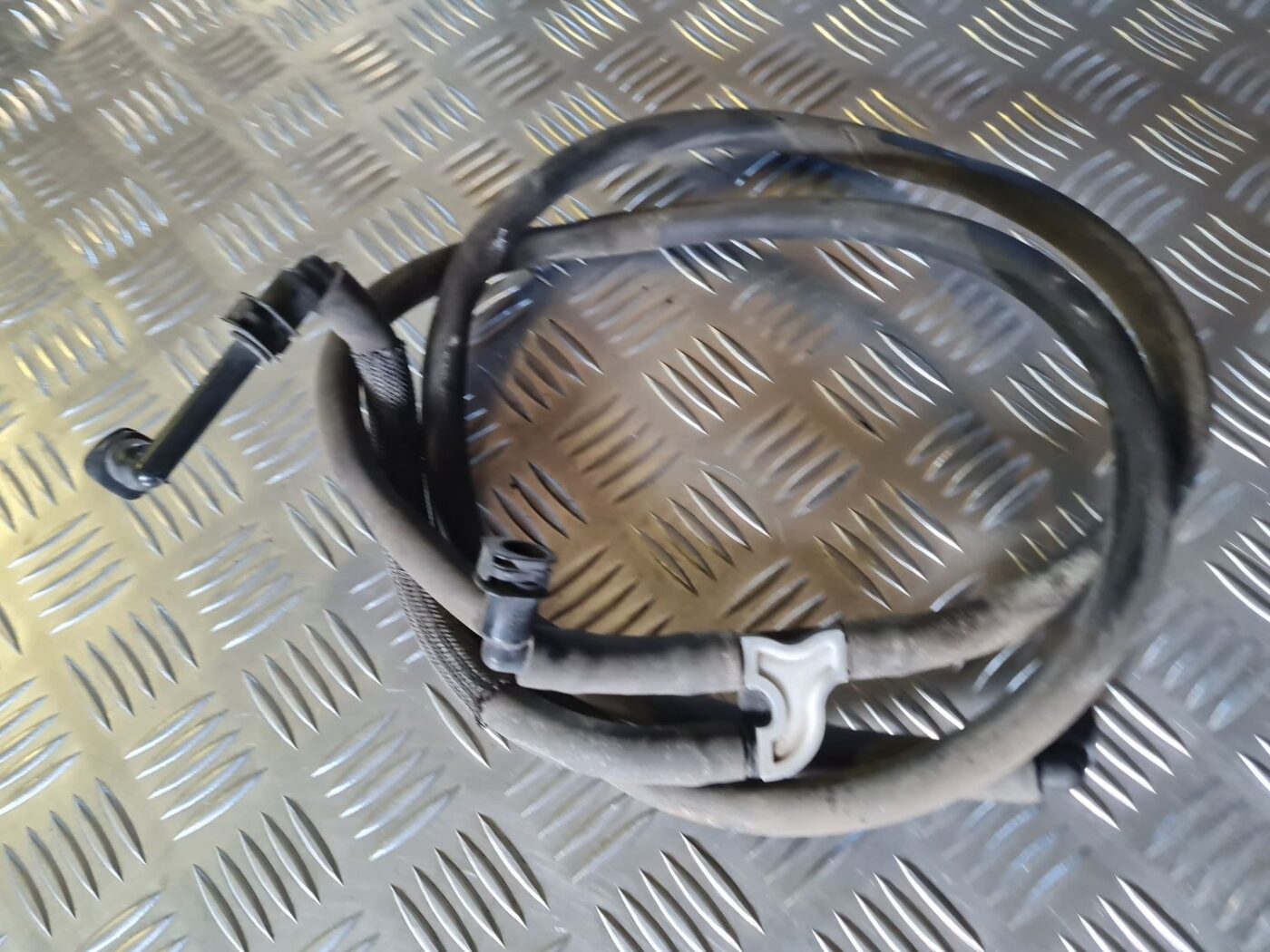Lukturu mazgātāja sprauslas šļūtene priekš VW GOLF 5 2004 2 Lukturu mazgātāja sprauslas šļūtene priekš VW GOLF 5 2004