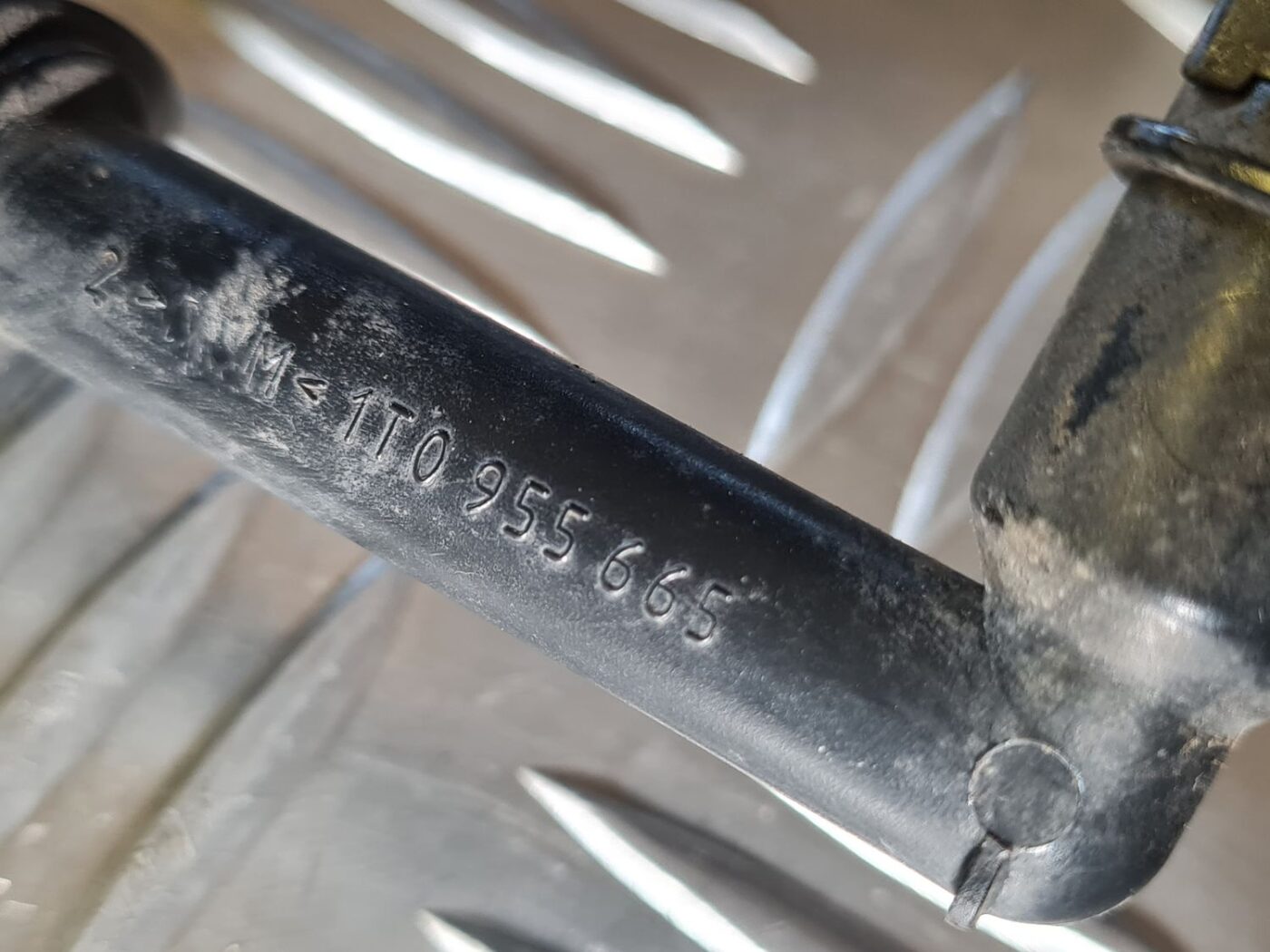 Lukturu mazgātāja sprauslas šļūtene priekš VW GOLF 5 2004 3 Lukturu mazgātāja sprauslas šļūtene priekš VW GOLF 5 2004