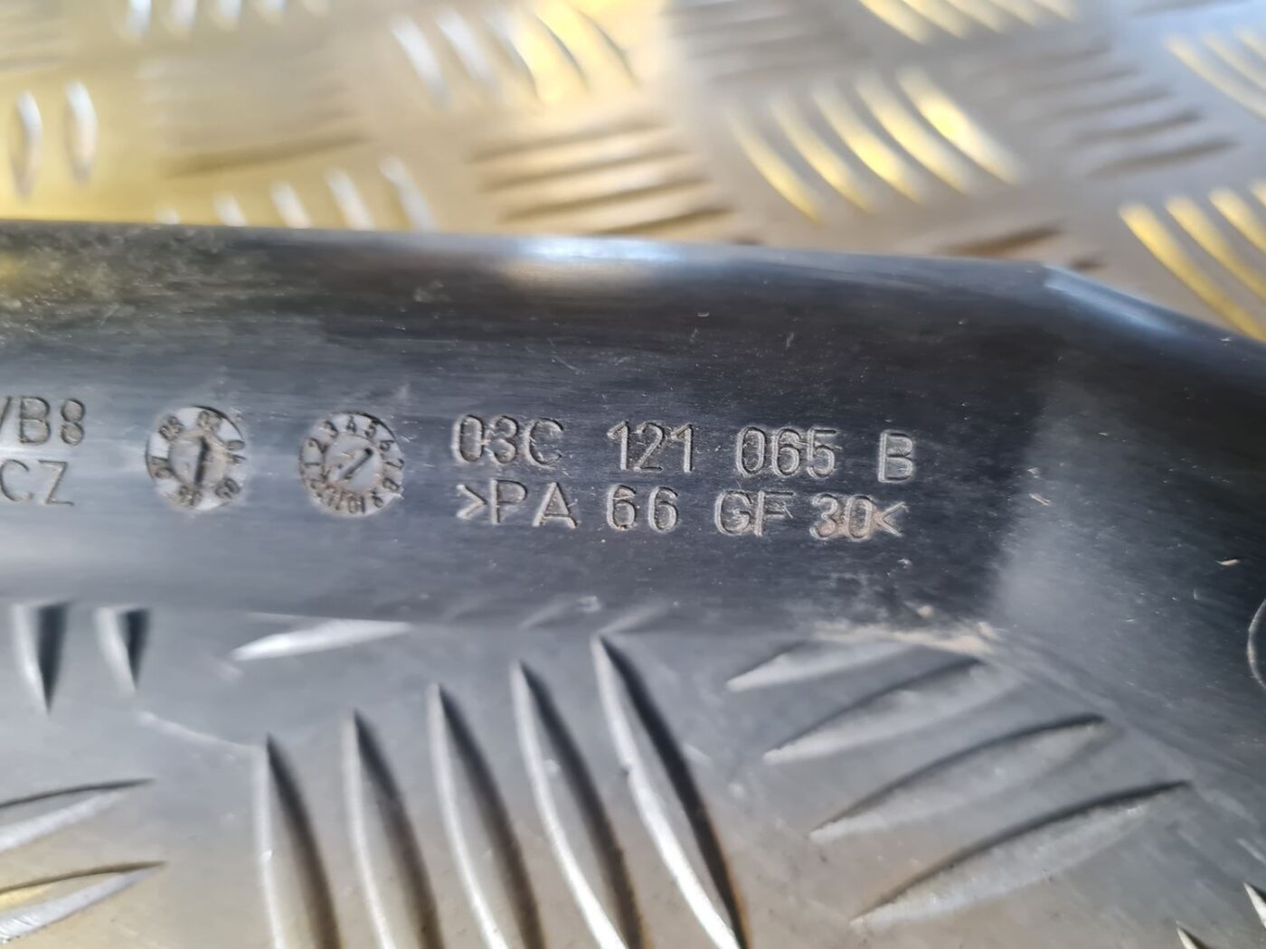 Dzesēšanas caurule priekš VW GOLF 5 2004 5 Dzesēšanas caurule priekš VW GOLF 5 2004