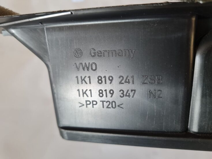 Salona gaisa vads priekš VW GOLF 5 2004