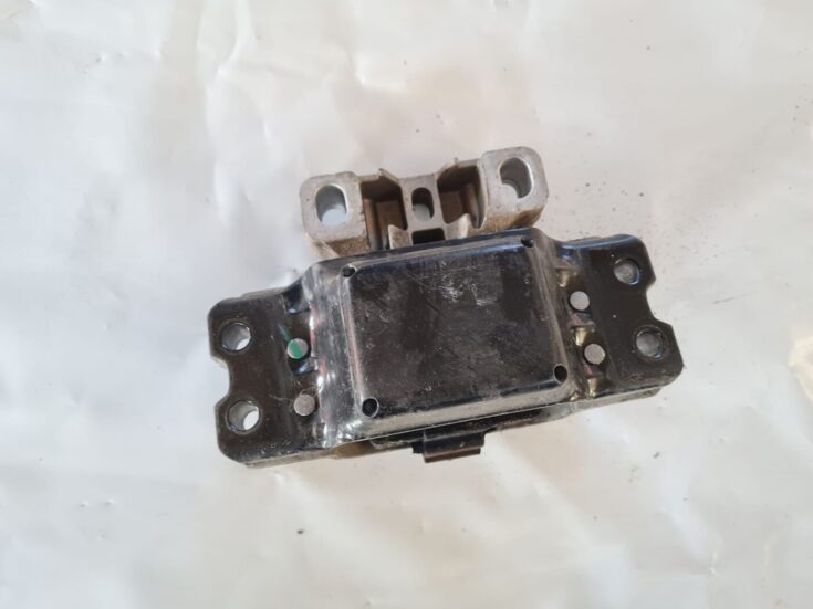 Dzinēja spilvens priekš VW GOLF 5 2004