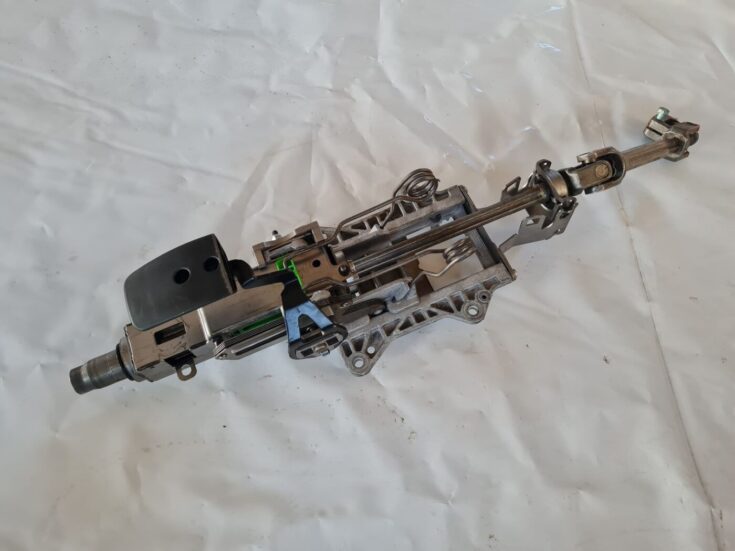 Stūres statne priekš VW GOLF 5 2004