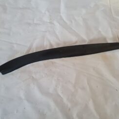 Durvju stikla moldings priekš VW GOLF 5 2004