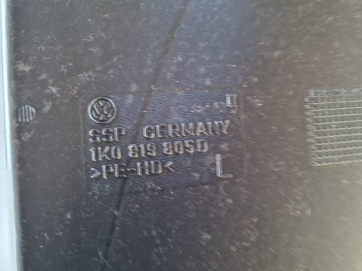 Salona gaisa vads priekš VW GOLF 5 2004