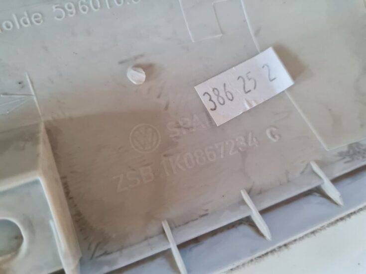 Priekšējas salona statnes apdare priekš VW GOLF 5 2004