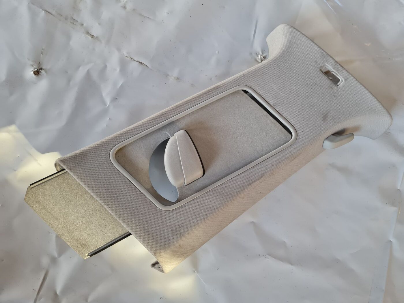 Vidējas salona statnes apdare priekš VW GOLF 5 2004 2 Vidējas salona statnes apdare priekš VW GOLF 5 2004