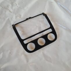 Mērinstrumentu paneļa dekoratīvais rāmis priekš VW GOLF 5 2004