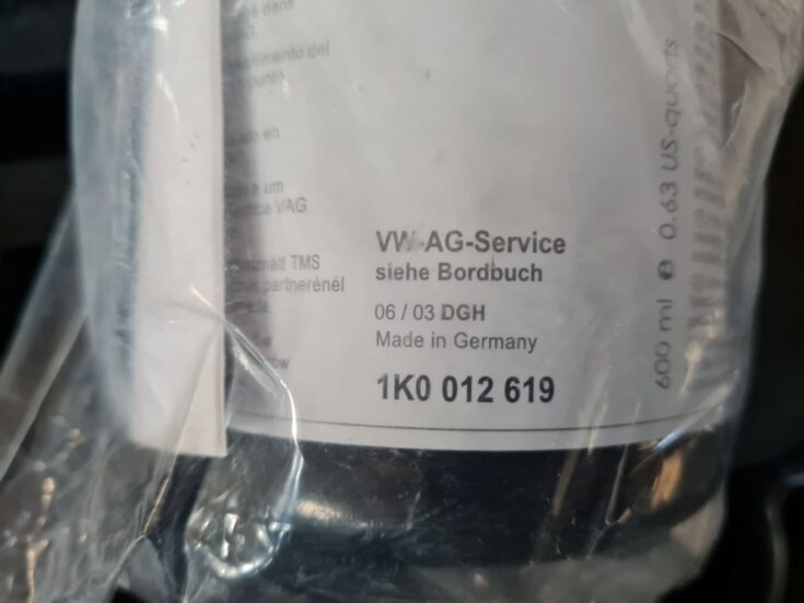 Bagāžnieka nodalījuma instrumentu ieliktnis priekš VW GOLF 5 2004