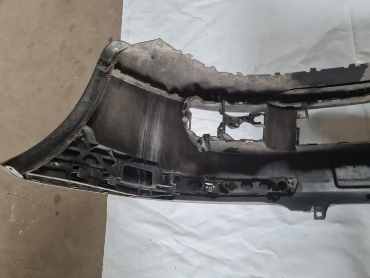 Priekšējais buferis priekš VW GOLF 5 2004