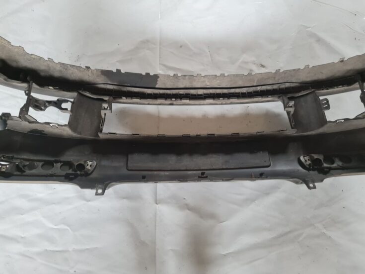 Priekšējais buferis priekš VW GOLF 5 2004