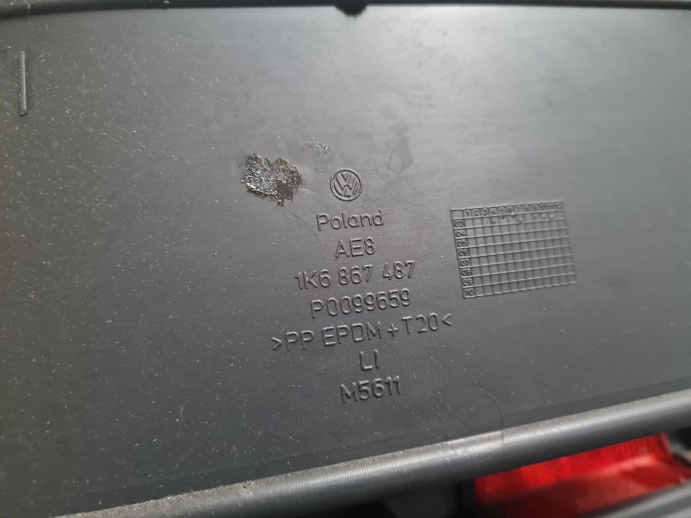 Aizmugurējo kreiso durvju apdare priekš VW GOLF 5 2004 4 Aizmugurējo kreiso durvju apdare priekš VW GOLF 5 2004