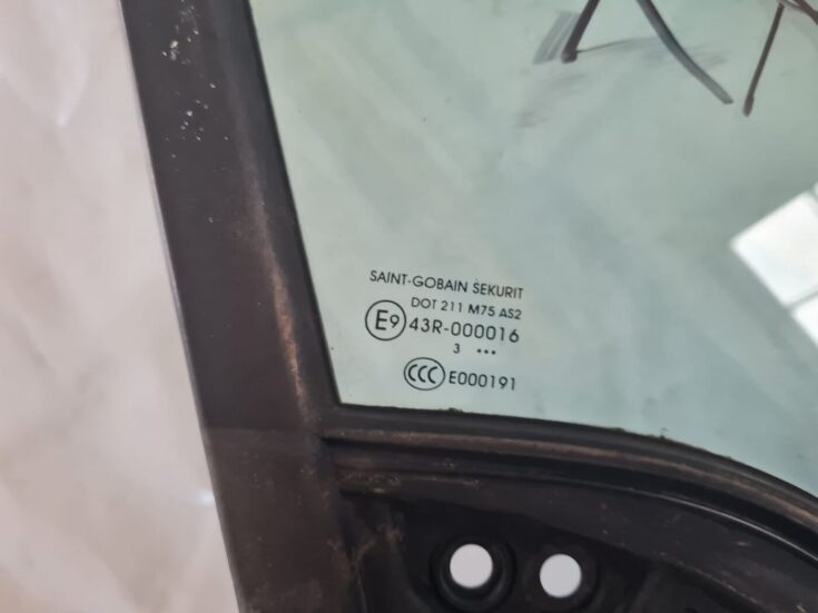 Priekšējais sānu stikls, pa labi priekš CITROEN BERLINGO 2014