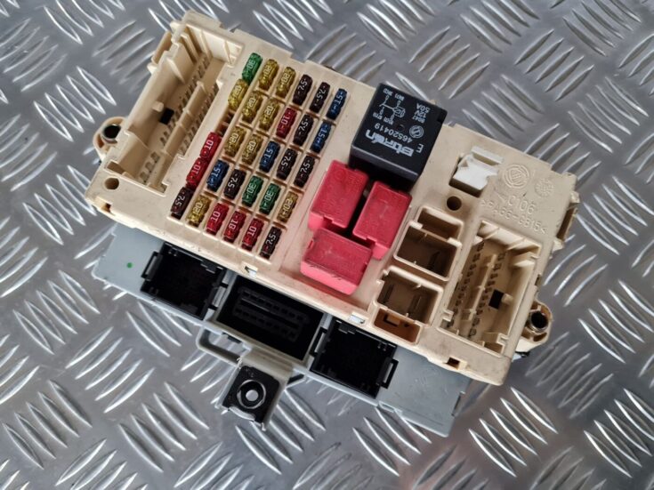 Drošinātāju bloks priekš FIAT STILO 2003